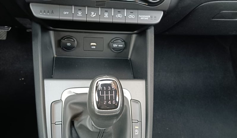 
								HYUNDAI KONA 120CV 4X2 MAXX full									